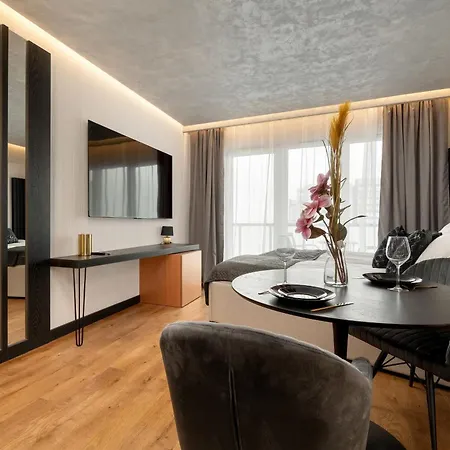 Elegant Close To River With Air Conditioning By Renters Prestige 弗罗茨瓦夫