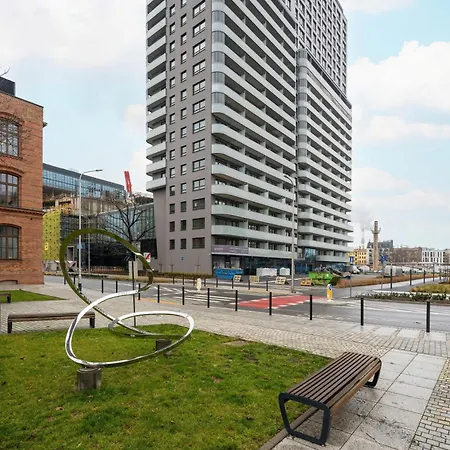 Elegant Close To River With Air Conditioning By Renters Prestige