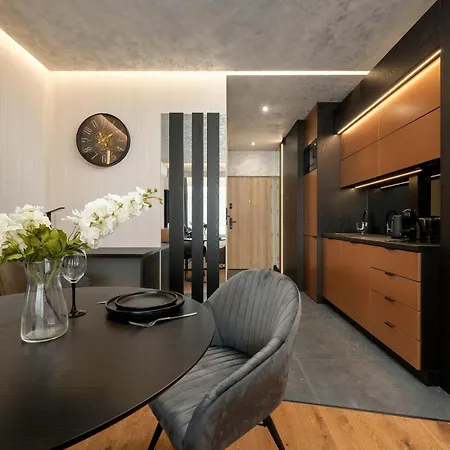 아파트 Elegant Close To River With Air Conditioning By Renters Prestige 브로츠와프